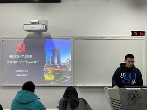 电脑前的人们 AI 生成的内容可能不正确。